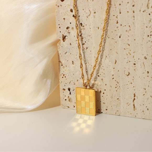 ◾️18K Gold Plated Rectangle Checkerboard Pendant Necklace - Picture 9 of 13
